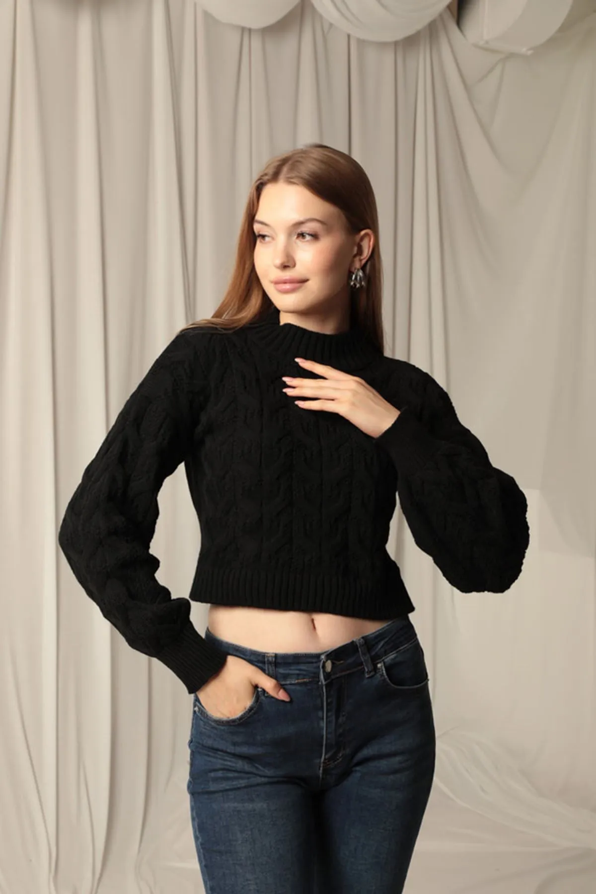 KKT Knitwear Fabric Knit Detailed Women's Black Sweater - Tangancícuaro de Arista