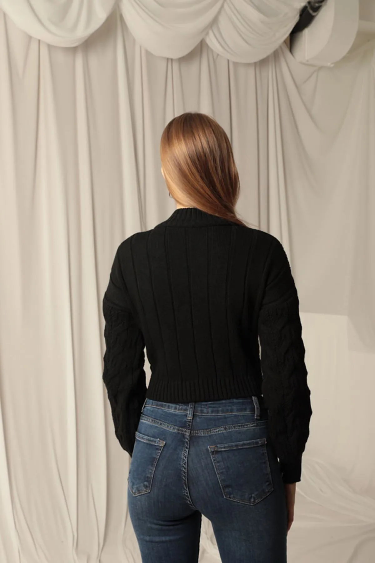 KKT Knitwear Fabric Knit Detailed Women's Black Sweater - Tangancícuaro de Arista