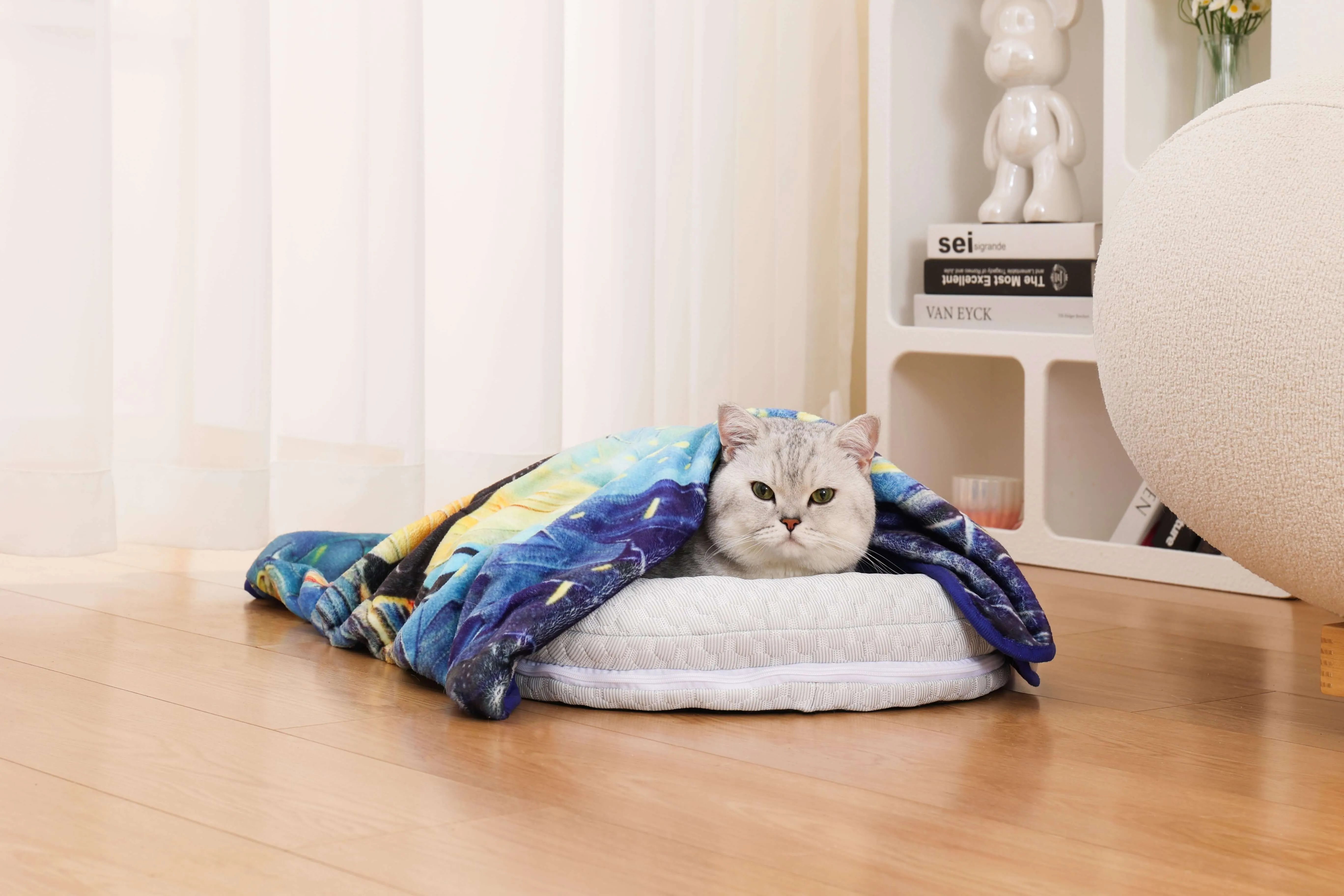 Pet Blanket - Travel-Friendly, Soothing & Machine Washable